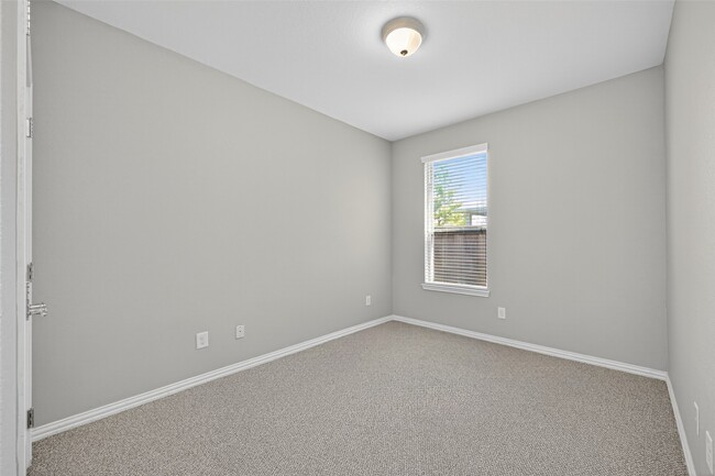 Building Photo - 26 Tidwillow Pl