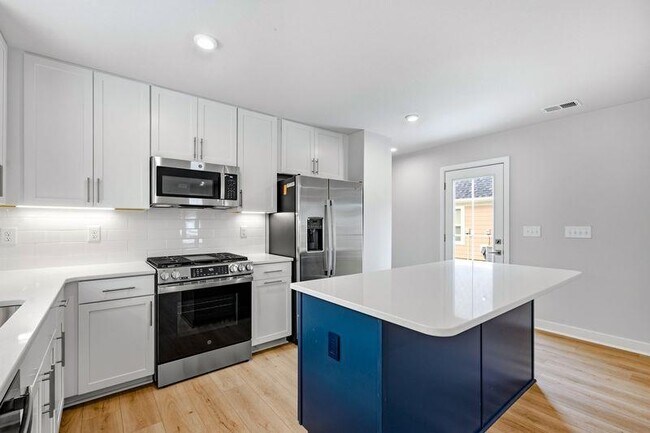 Building Photo - 2752 Rowyn St