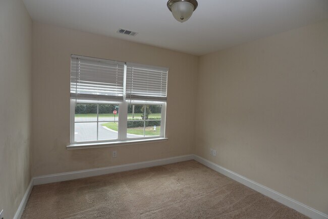 Building Photo - 3 Bed/2.5 Bath Townhome in Richmond Hill