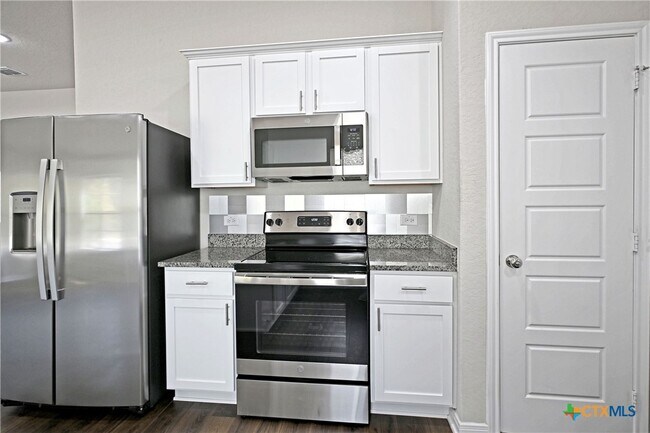 Building Photo - 2973 Greenbriar Rd