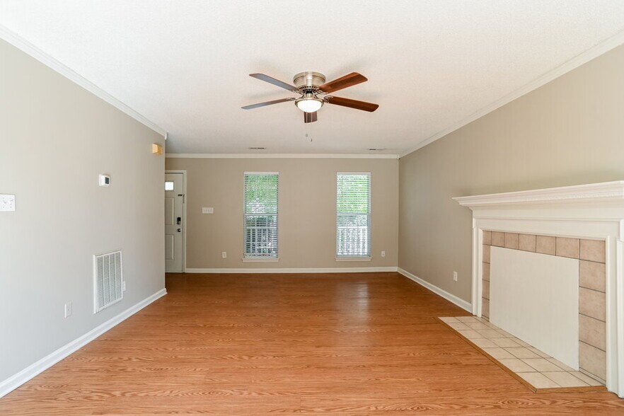 Building Photo - 8129 Vermilion Dr