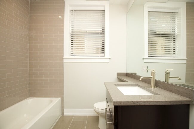 Building Photo - 1143 Maple Ave