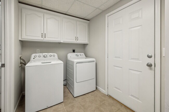 Building Photo - 4604 Mountainview Dr