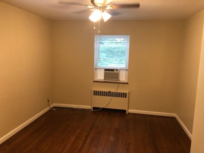 Building Photo - 5562 Beechmont Ave
