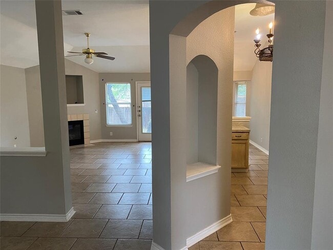 Building Photo - 1513 Deepwoods Trail