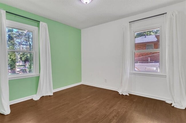Building Photo - 2473 Harwood Dr