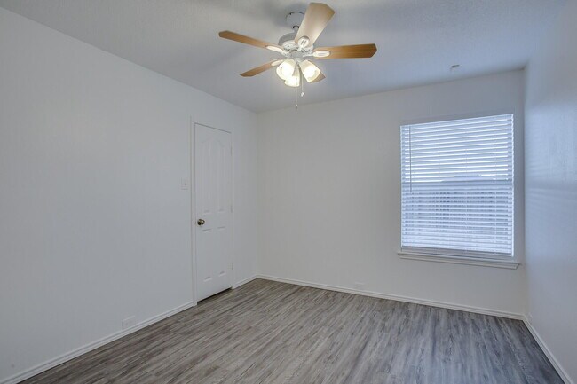 Building Photo - 2516 108th Dr