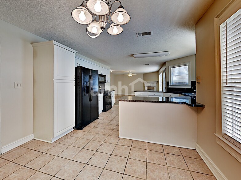 Building Photo - 724 Johnson Ct