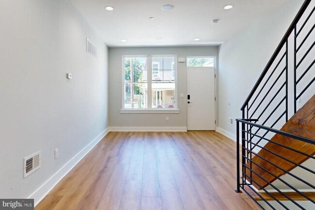 Building Photo - 511 N Paxon St