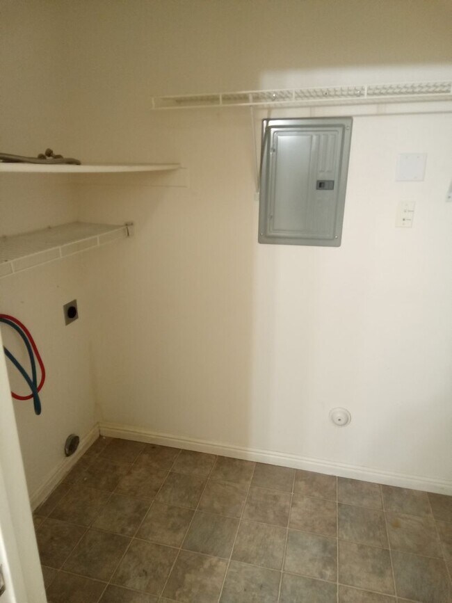 Building Photo - Willow Springs Condo
