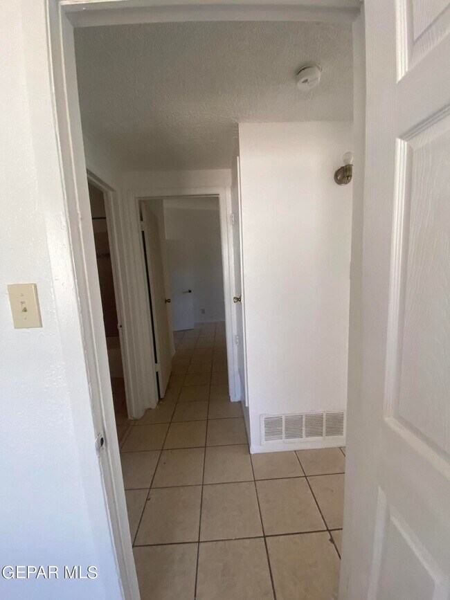 Building Photo - 8913 Ankerson St