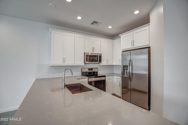 Building Photo - 4655 S Vapor