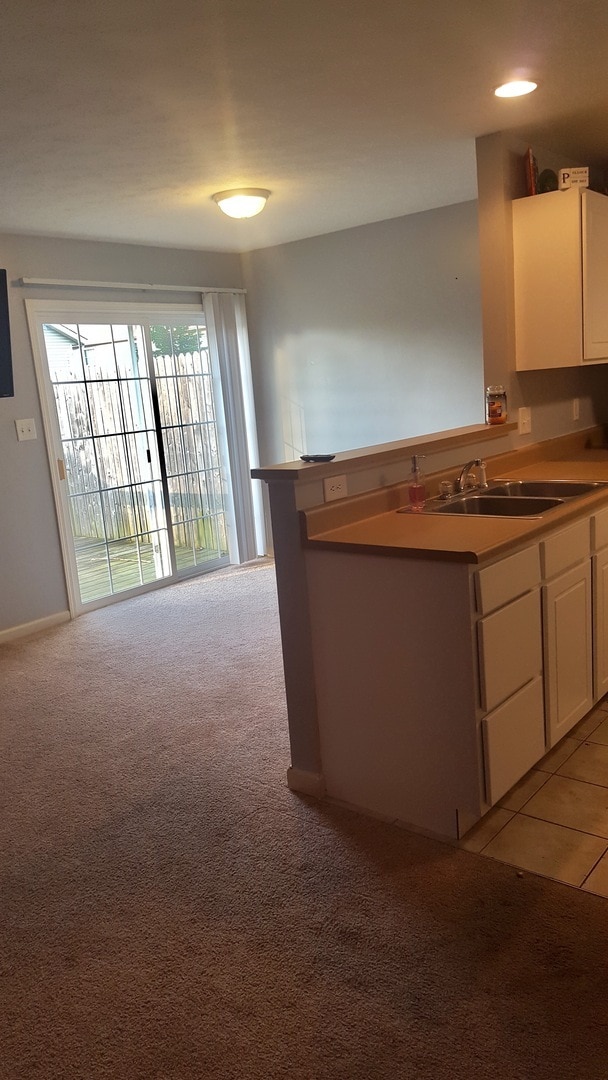 Building Photo - 5 Bed 3.5 Bath Townhome Now Available!