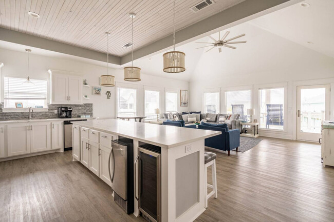 Building Photo - 927 Palm Ridge Dr