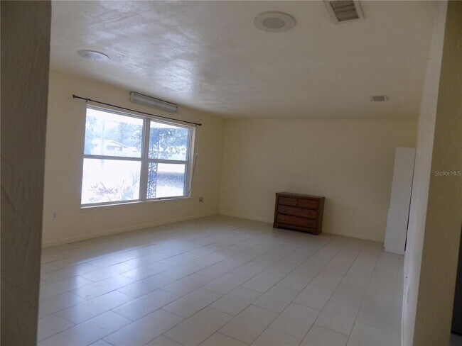 Building Photo - 1724 NW 39th Ave