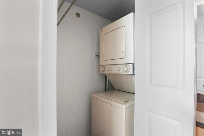 Building Photo - 3313 Wyndham Cir