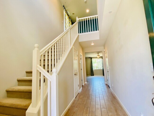 Building Photo - $2,450 Ashlan & Leonard, Beautiful 3 Bedro...