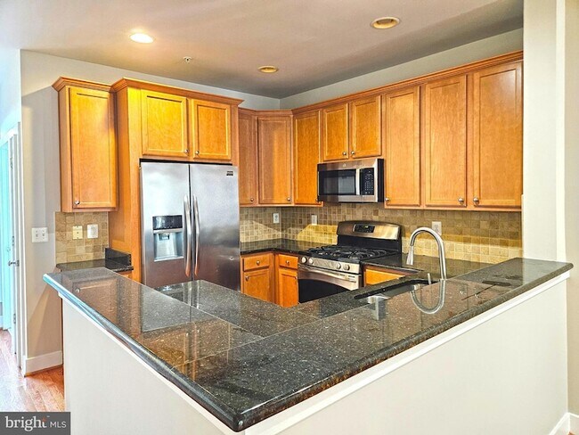 Building Photo - 12 S Regester St