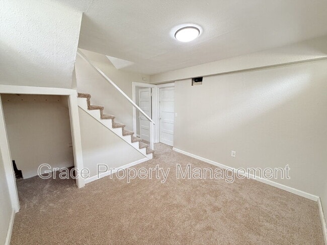Building Photo - 5685 S Elmwood St