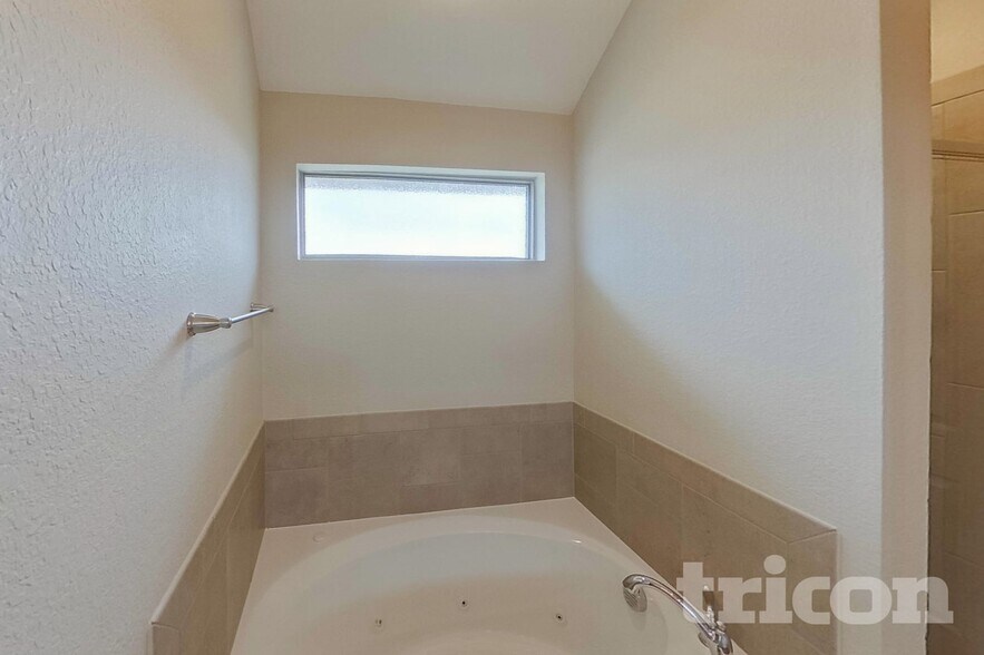 Building Photo - 523 Long Prairie Dr