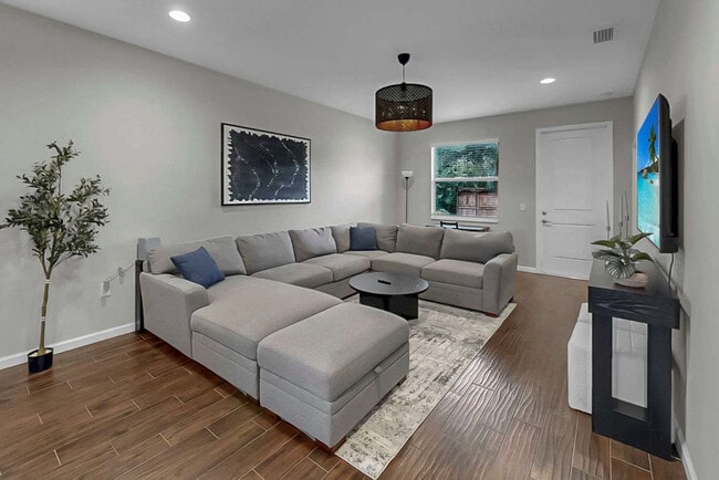 Building Photo - 3114 E 21st Ave