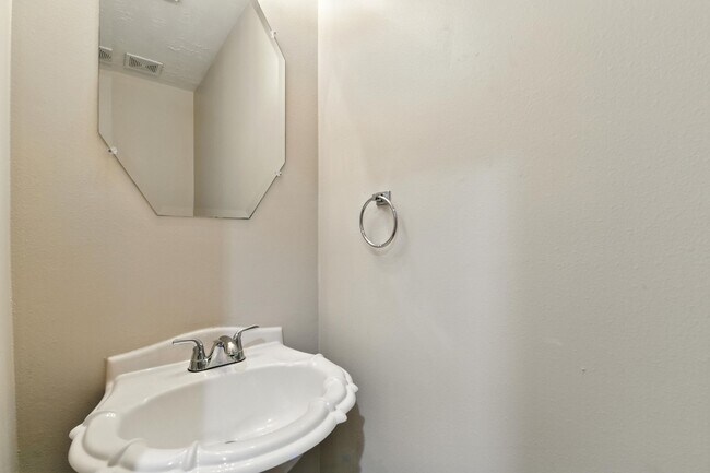 Building Photo - 6538 Ivy Heath Ln