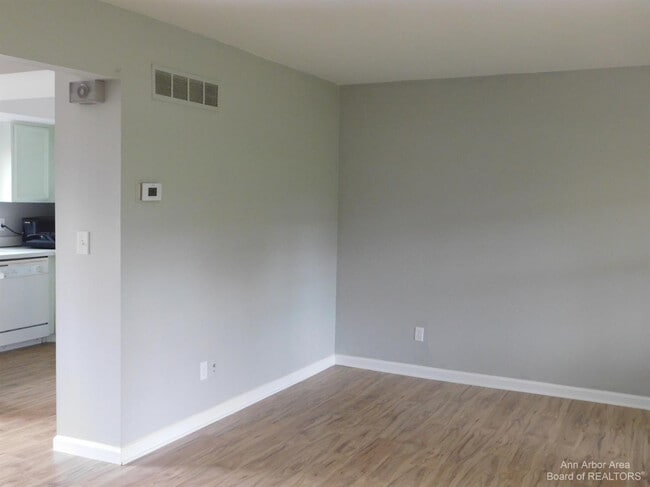 Building Photo - 3385 Burbank Dr