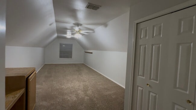 Building Photo - 408 Hidden Oaks Cir