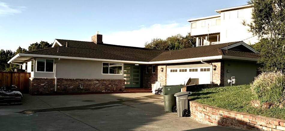 Building Photo - 1384 View Dr