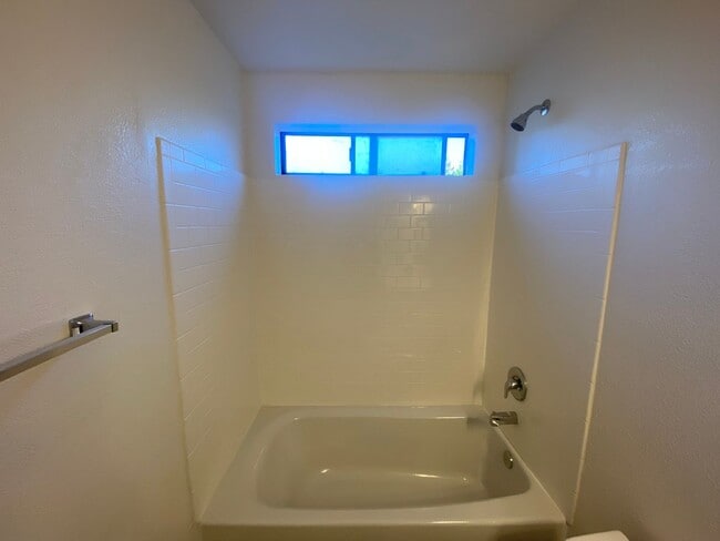 Building Photo - Garden Level Apartment - Completely Renovated!