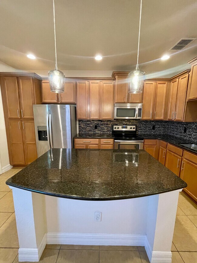 Building Photo - 10132 Eagle Creek Center Blvd