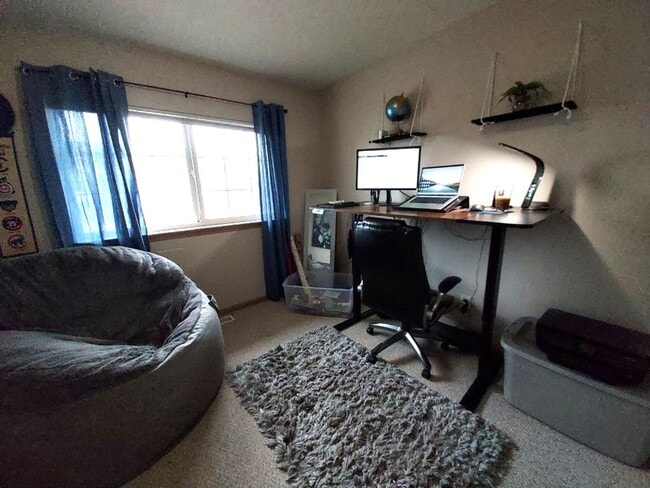 Building Photo - Nice 3 Bedroom Townhome