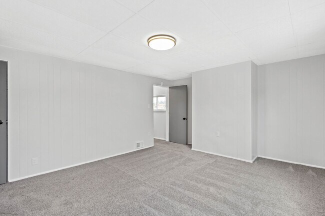 Building Photo - Stunning 3 bedroom home in Mt. Washington available August 1!