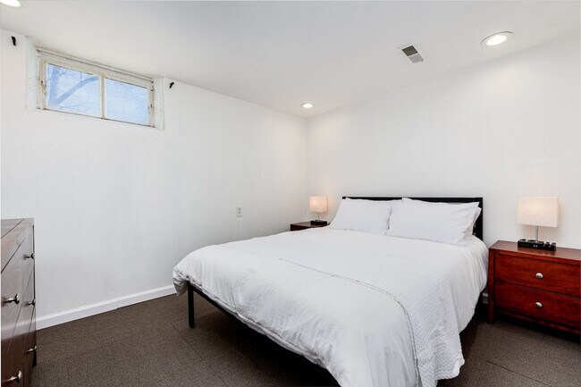 Building Photo - 660 Graham Rd