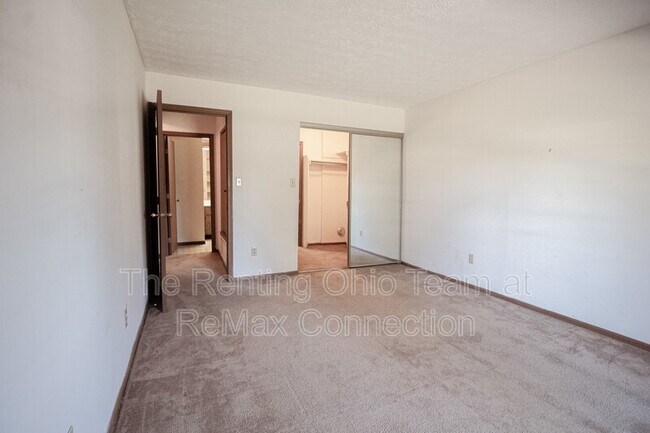 Building Photo - 6486 Reflections Dr