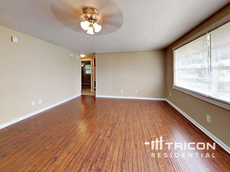Building Photo - 8589 Lantana Dr