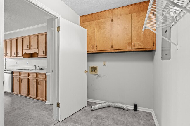 Building Photo - 622 Ridgefield Dr