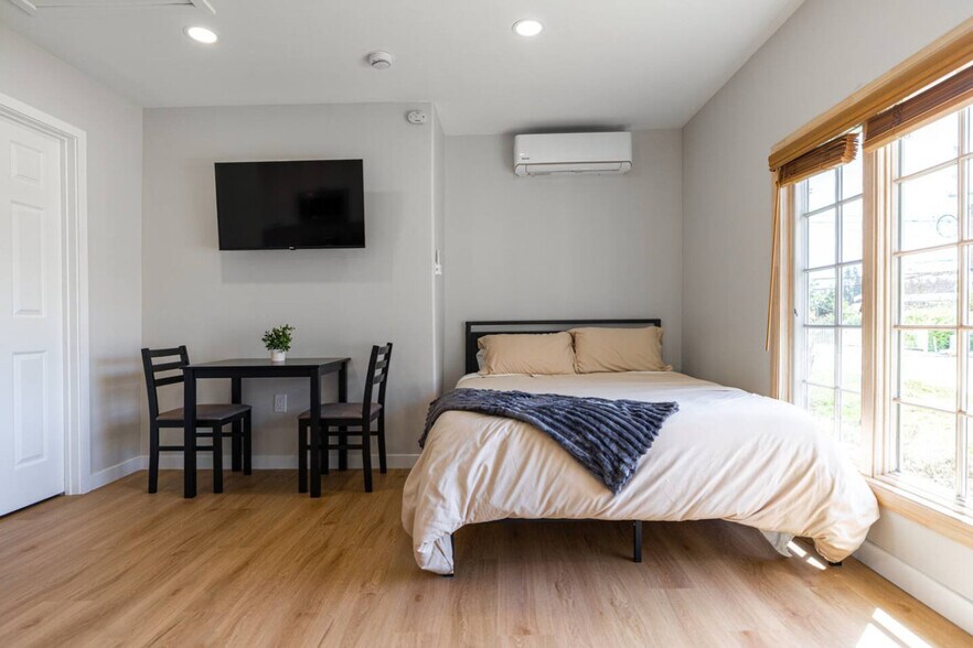 Building Photo - 8120 Melrose Ln