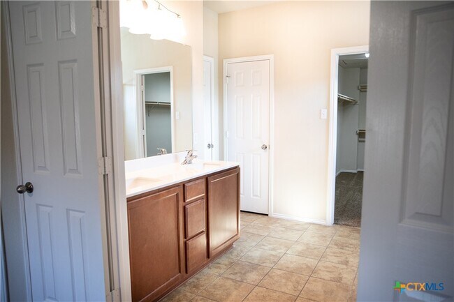 Building Photo - 6006 Ambrose Cir