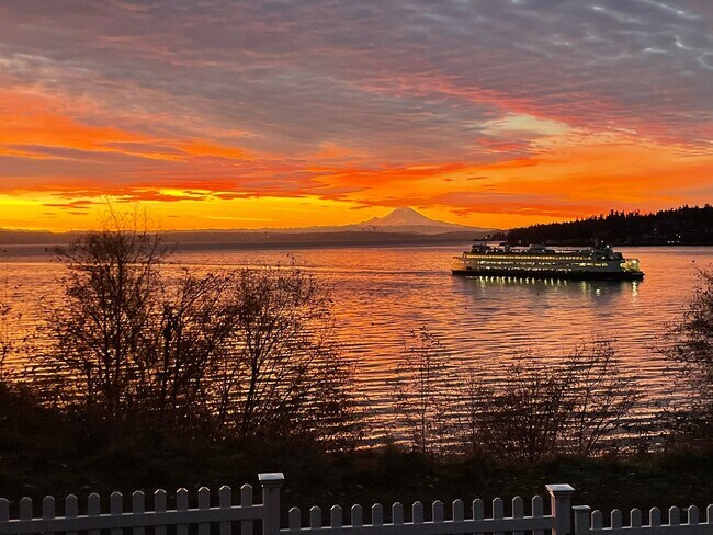 Building Photo - So close to the water you can hear the ferry announcements....oh and the sunrise is spectacular