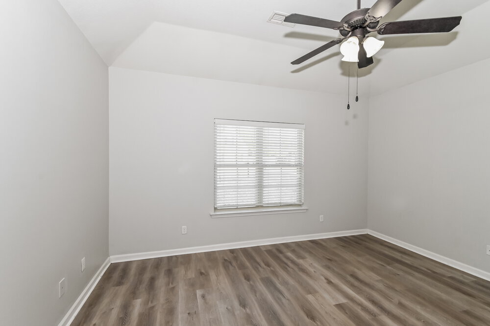 Building Photo - 2805 S Cherry Dr