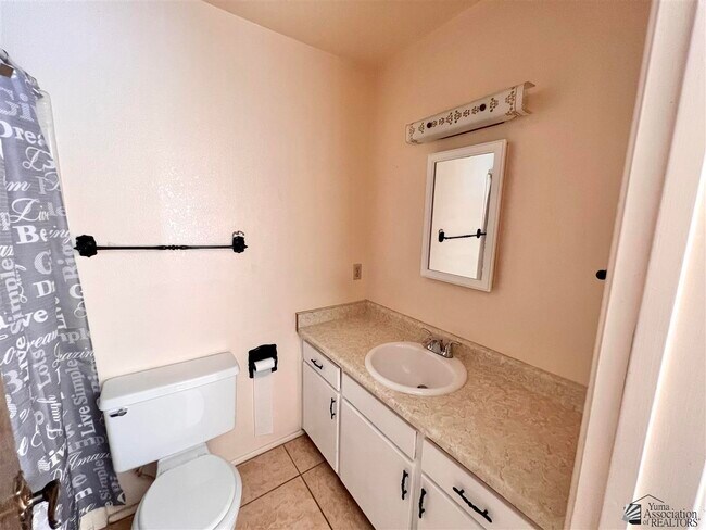 Building Photo - 2045 S 14th Ave