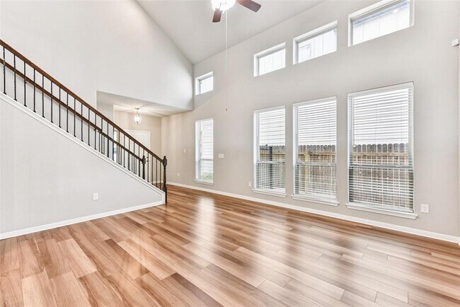 Building Photo - 164 MacArthur Dr