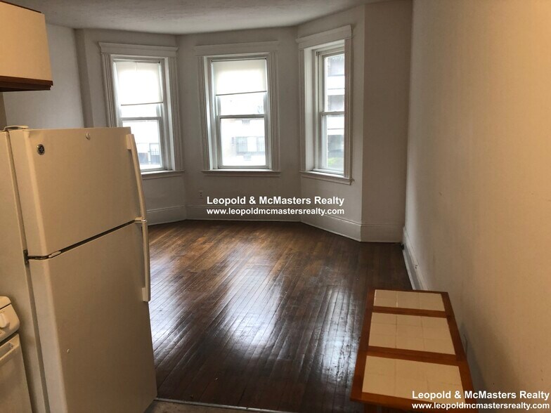 Building Photo - 144 Warren St