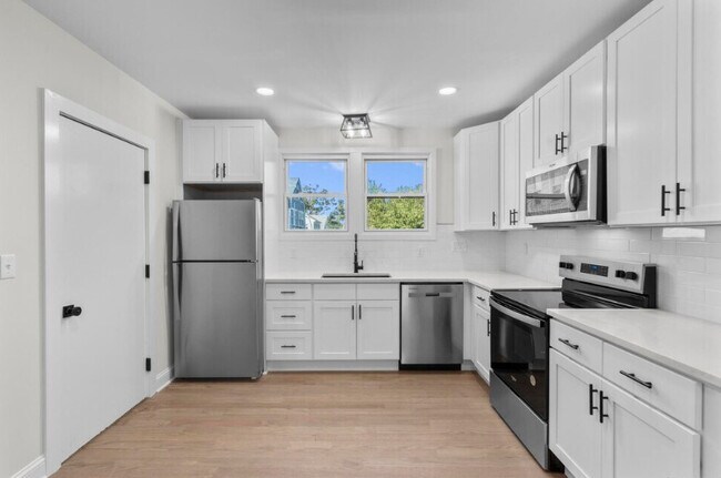 Building Photo - 1070 Whitney Ave - Lake Whitney -1 Month Free