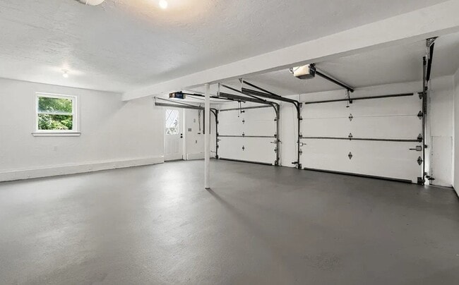 Building Photo - 23 Whitten St