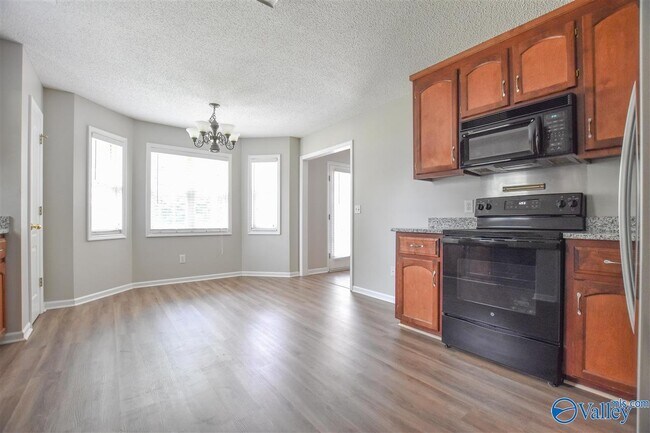 Building Photo - 136 Populus Dr