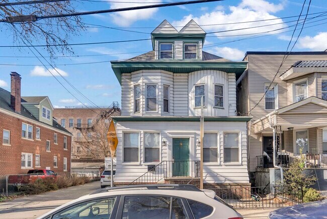 Building Photo - 25 Reservoir Ave