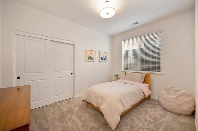 Building Photo - 3 Bedroom Home in Whitney Ranch