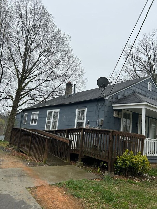 Building Photo - 1411 Underwood Ave